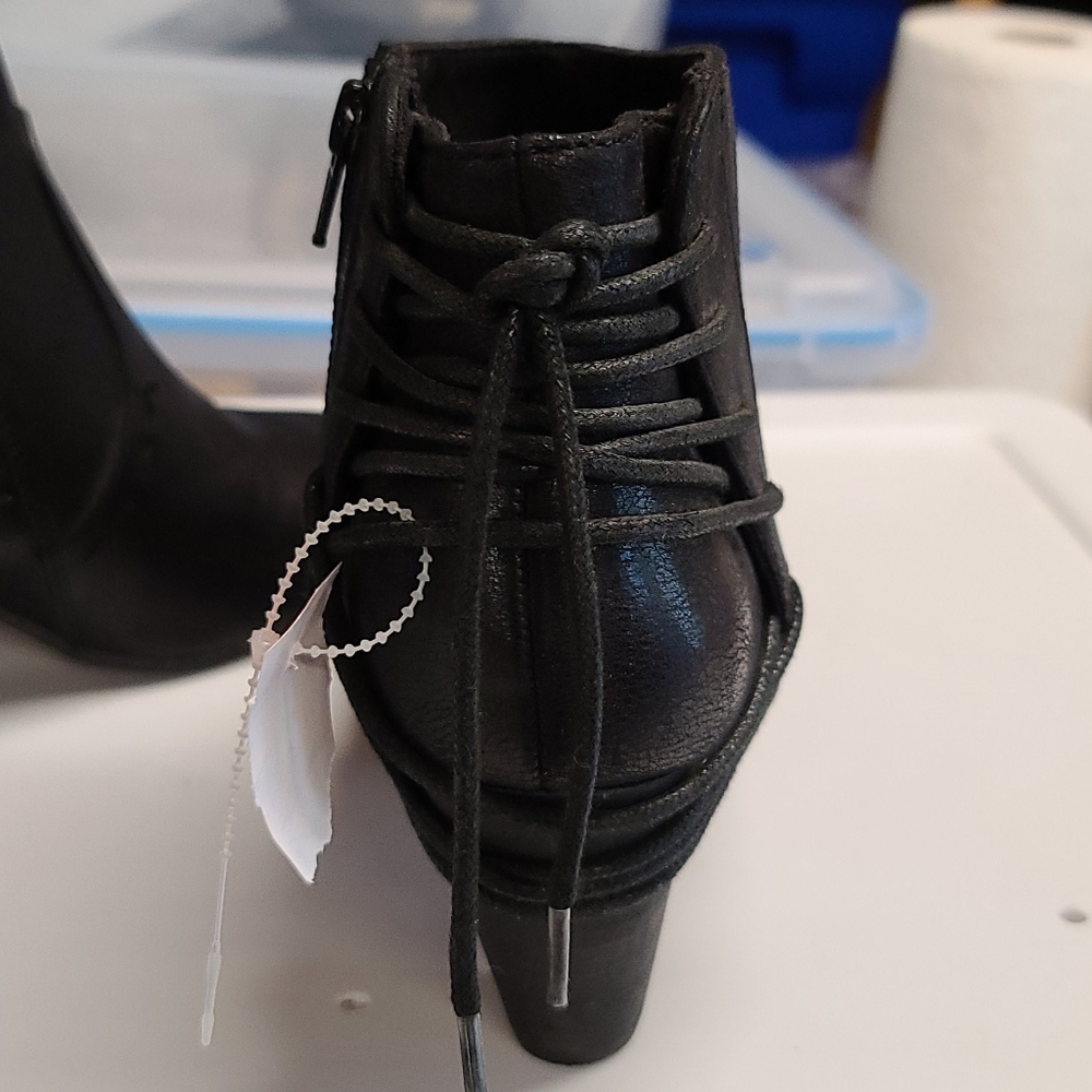 Report Milla Booties - Picture 2 of 6